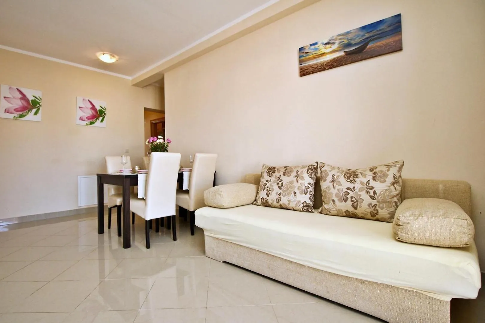 Apartments Ivanka C. Soline  3*, Soline (Krk)